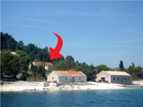 Authentic island house with nice sea view high privacy only 30m from the beach
